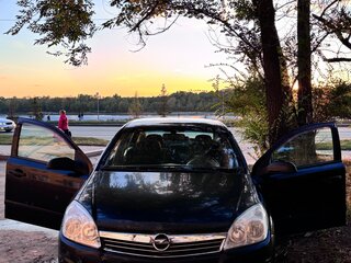 2007 Opel Astra H Рестайлинг, чёрный, 420000 рублей, вид 1