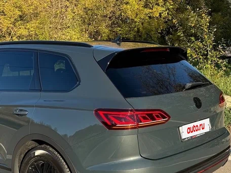 2019 Volkswagen Touareg III, серый, 5700000 рублей, вид 3