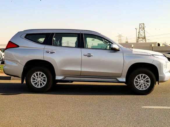 2023 Mitsubishi Pajero Sport III Рестайлинг, серебристый - вид 2