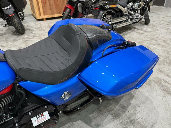 2026 Harley-Davidson CVO Road Glide, синий - вид 17