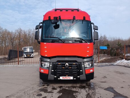 2015 Renault T-Series, красный, 3000000 рублей, вид 1