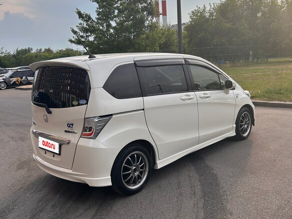 2012 Honda Freed I Рестайлинг, белый, 1150000 рублей - вид 4