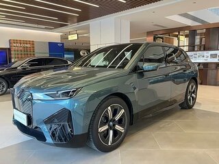 2025 BMW iX xDrive45 I (I20) Рестайлинг, серый, 9091033 рублей, вид 1