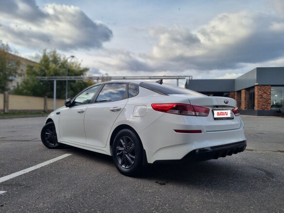 2020 Kia Optima IV Рестайлинг, белый - вид 4