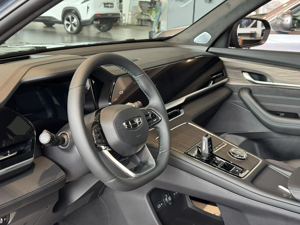 2026 Geely Monjaro I, серый, 4904990 рублей - вид 39