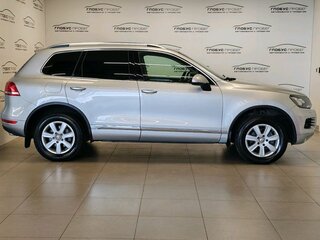 2013 Volkswagen Touareg II, серебристый, 1800000 рублей, вид 5