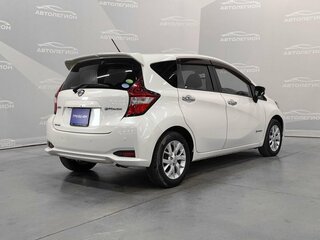 2017 Nissan Note e-Power II Рестайлинг, белый, 1280000 рублей, вид 4
