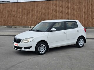 2013 Skoda Fabia II Рестайлинг, белый, 520000 рублей, вид 2