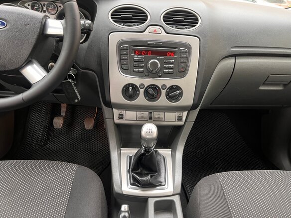 2010 Ford Focus II Рестайлинг, серебристый, 469000 рублей - вид 26