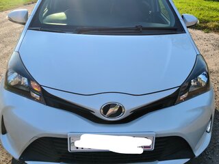 2015 Toyota Vitz III (XP130) Рестайлинг, белый, 700000 рублей, вид 3
