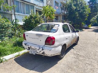 2002 Toyota Platz, белый, 170000 рублей, вид 3