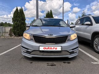 2015 Kia Rio III Рестайлинг, серебристый, 630000 рублей, вид 2