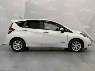 2017 Nissan Note e-Power II Рестайлинг, белый, 1280000 рублей, вид 5