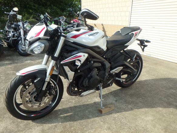 2021 Triumph Street Triple, белый, 820000 рублей - вид 9