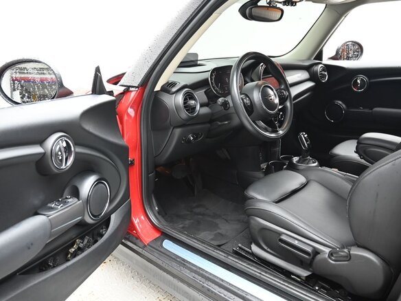 2023 Mini Hatch Cooper III (F55/F56) Рестайлинг 2, красный - вид 5