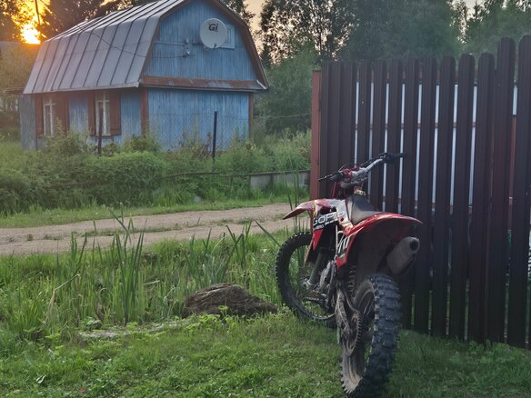 2022 BSE Z4, красный, 125000 рублей - вид 2