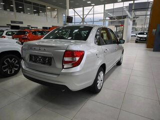 2026 Lada (ВАЗ) Granta I Рестайлинг, серебристый, 1121000 рублей, вид 4