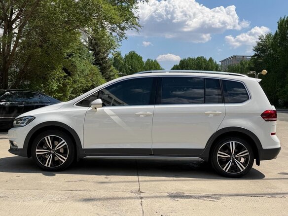 2021 Volkswagen Touran L II, белый, 1755000 рублей - вид 6