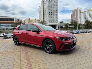 2021 Volkswagen Golf VIII, красный, 2399000 рублей, вид 4