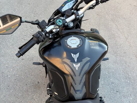 2018 Yamaha MT-09 (FZ-09), чёрный, 780000 рублей, вид 4