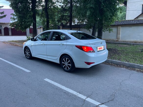 2016 Hyundai Solaris I Рестайлинг, белый, 1100000 рублей - вид 5
