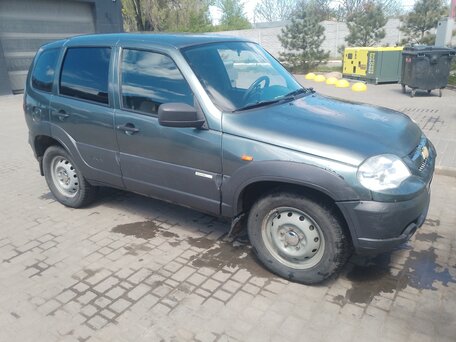 2015 Chevrolet Niva I Рестайлинг, серый, 425000 рублей, вид 2