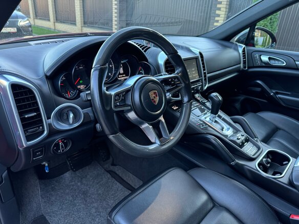 2016 Porsche Cayenne Diesel II Рестайлинг (958), красный, 4350000 рублей - вид 16