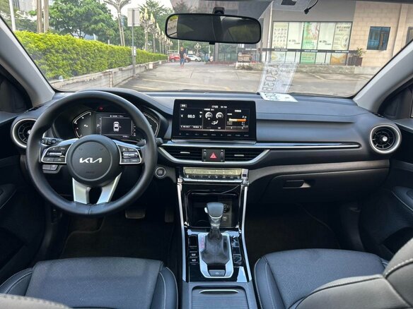 2022 Kia K3 II (China Market) Рестайлинг, белый, 1313000 рублей - вид 7