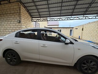 2022 Kia Rio IV Рестайлинг, белый, 2100000 рублей, вид 4