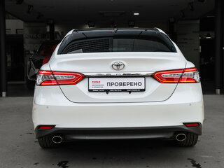 2022 Toyota Camry VIII (XV70) Рестайлинг, белый, 3450000 рублей, вид 5
