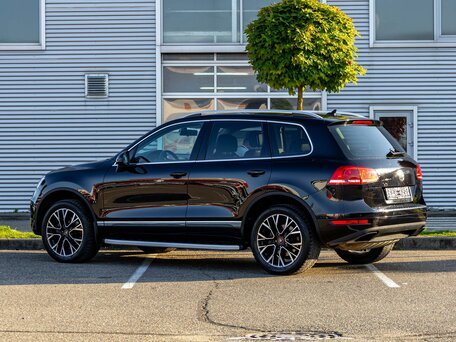 2014 Volkswagen Touareg II, чёрный, 2049000 рублей, вид 4