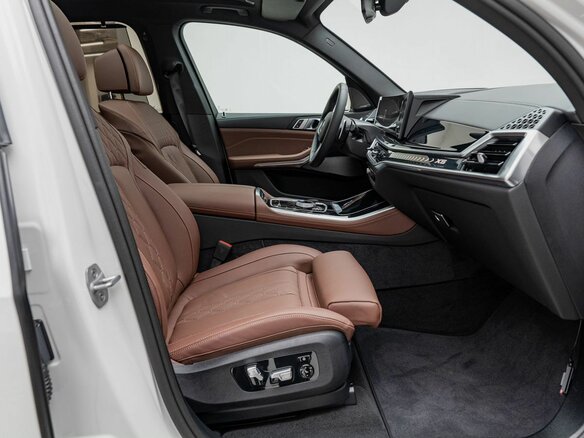 2025 BMW X5 40i IV (G05/G18) Рестайлинг, белый - вид 22