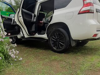 2017 Toyota Land Cruiser Prado 150 Series Рестайлинг 1, белый, 4100000 рублей, вид 3