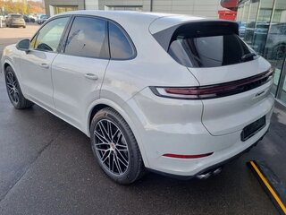 2026 Porsche Cayenne III Рестайлинг, серый, 19490000 рублей, вид 3