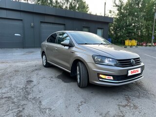 2017 Volkswagen Polo V Рестайлинг, бежевый, 980000 рублей, вид 4