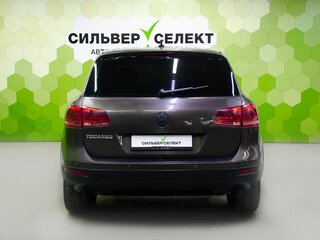 2010 Volkswagen Touareg II, коричневый, 1470000 рублей, вид 4