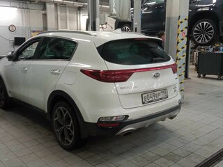 2018 Kia Sportage IV Рестайлинг, белый, 2155000 рублей, вид 4