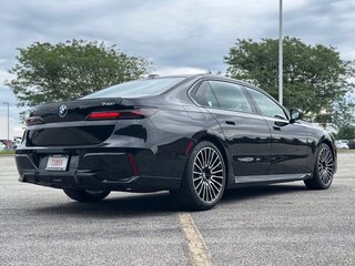 2026 BMW 7 серии 740 xDrive VII (G70) Рестайлинг, чёрный, 15458378 рублей, вид 5