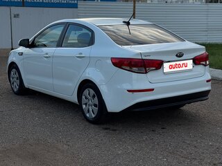 2017 Kia Rio III Рестайлинг, белый, 590000 рублей, вид 4