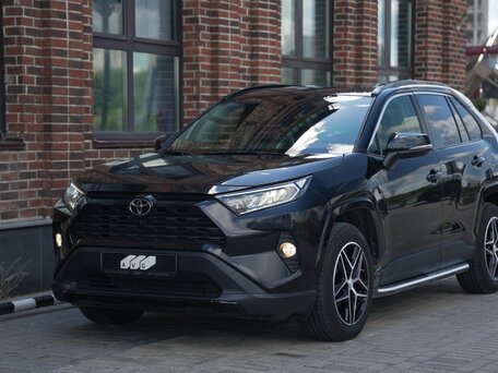 2020 Toyota RAV4 V (XA50), чёрный, 2650000 рублей, вид 1