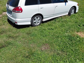 2000 Nissan Wingroad II (Y11), белый, 320000 рублей, вид 2