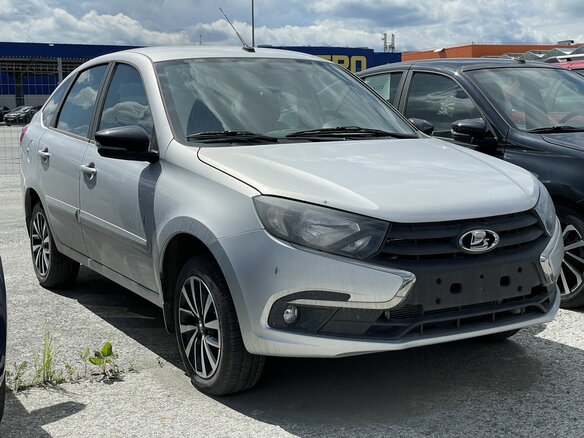 2026 Lada (ВАЗ) Granta I Рестайлинг, серебристый - вид 2