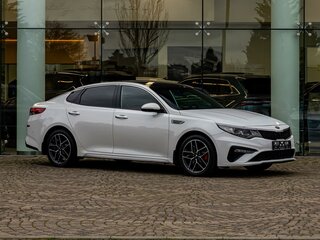 2018 Kia Optima IV Рестайлинг, белый, 1715000 рублей, вид 3