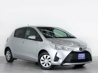 2018 Toyota Vitz III (XP130) Рестайлинг 2, серый, 1199000 рублей, вид 1