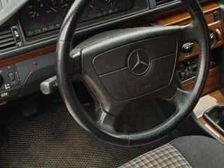 1991 Mercedes-Benz W124 200, фиолетовый, 1600000 рублей, вид 3