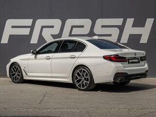 2022 BMW 5 серии 530i VII (G30/G31/G38) Рестайлинг, белый, 5089000 рублей, вид 2