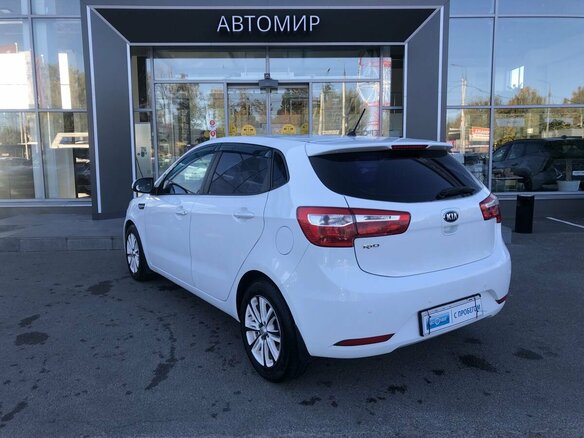 2014 Kia Rio 4-speed III, белый, 840000 рублей - вид 6