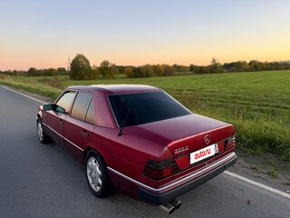 1993 Mercedes-Benz W124 300, красный, 400000 рублей, вид 3