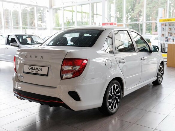 2026 Lada (ВАЗ) Granta Drive Active/Sportline Sportline I Рестайлинг, белый, 1369000 рублей - вид 5