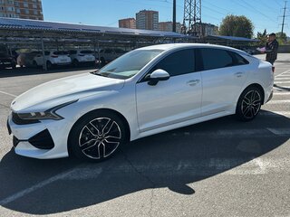 2021 Kia K5 III, белый, 3200000 рублей, вид 1